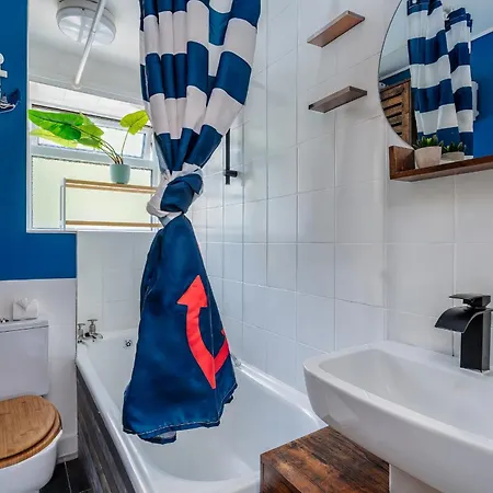 Lägenhet Skyline Studio Modern Nautical Charm