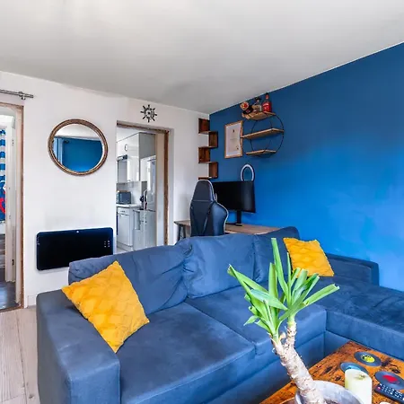 Skyline Studio Modern Nautical Charm Lägenhet